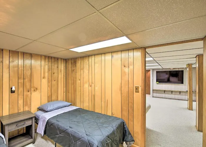 Bluefield Retreat W/ Pool Table: Near Parks!