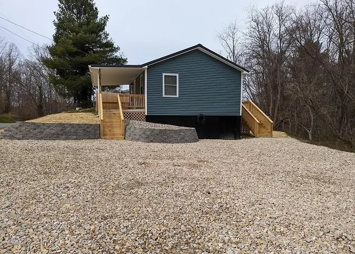 Summerlee Suite - Beautiful Remodeled Farmhouse