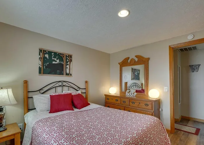 'Snowed Inn' Cozy Winterplace Ski-In/Ski-Out Cabin