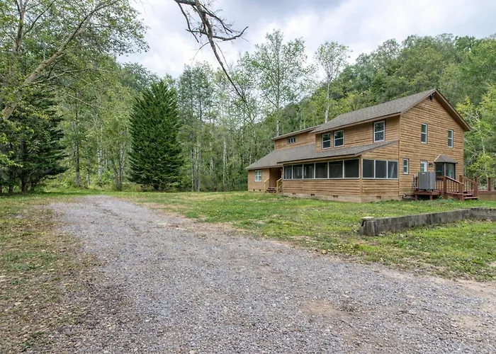 Lodge On Wolf Creek 4Br , 12 Private Acres , Fishing , Hiking , Hokie Weekends